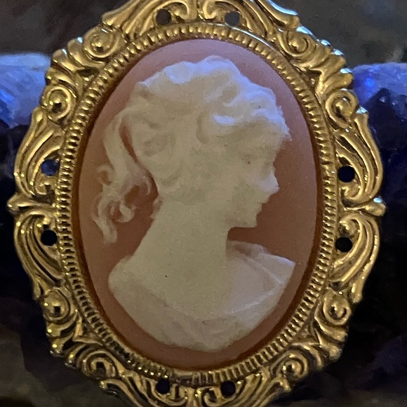 CAMEO BROOCH 1 1/2” long - Picture 6 of 12
